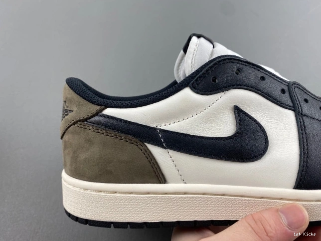 CZ0790-102 1 Air OG Low Mocha Jordan 0822